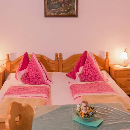 Quarto em Acomodações Particulares Haus Toplitzsee Gossl